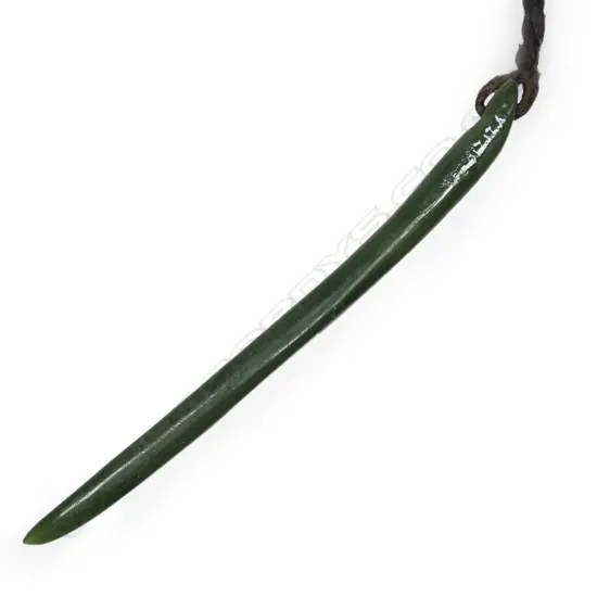 A Māori pounamu aurei (cloak pin),